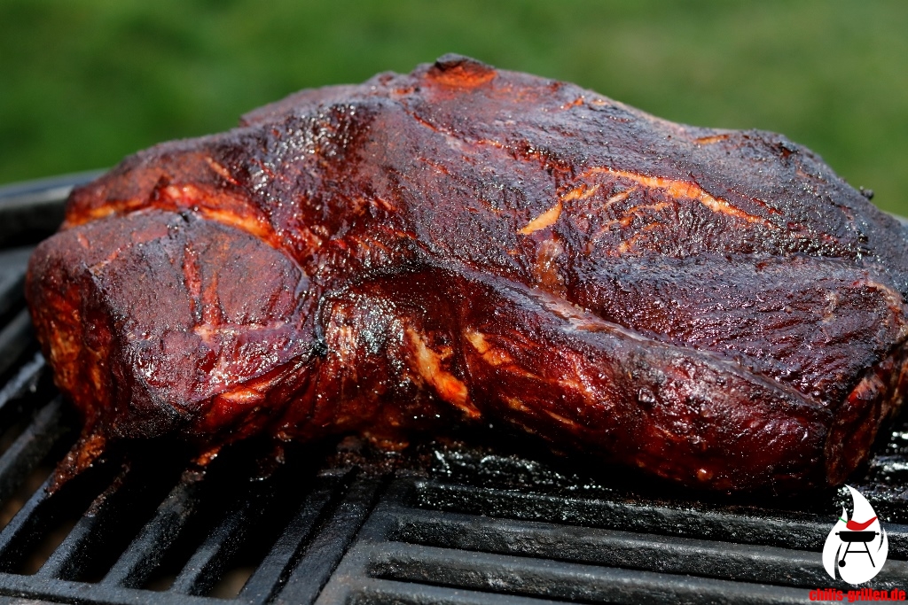 schweinebraten gasgrill, Krustenbraten Schweineschinken auf der ...