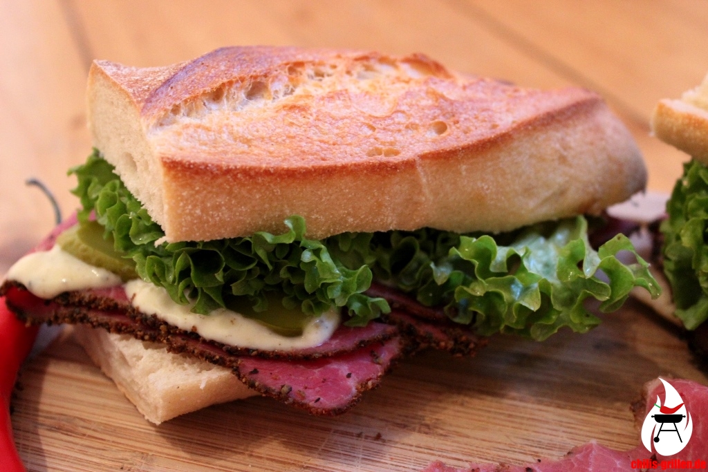 Pastrami-Baguette mit Knoblauch-Rosmarin-Mayonnaise
