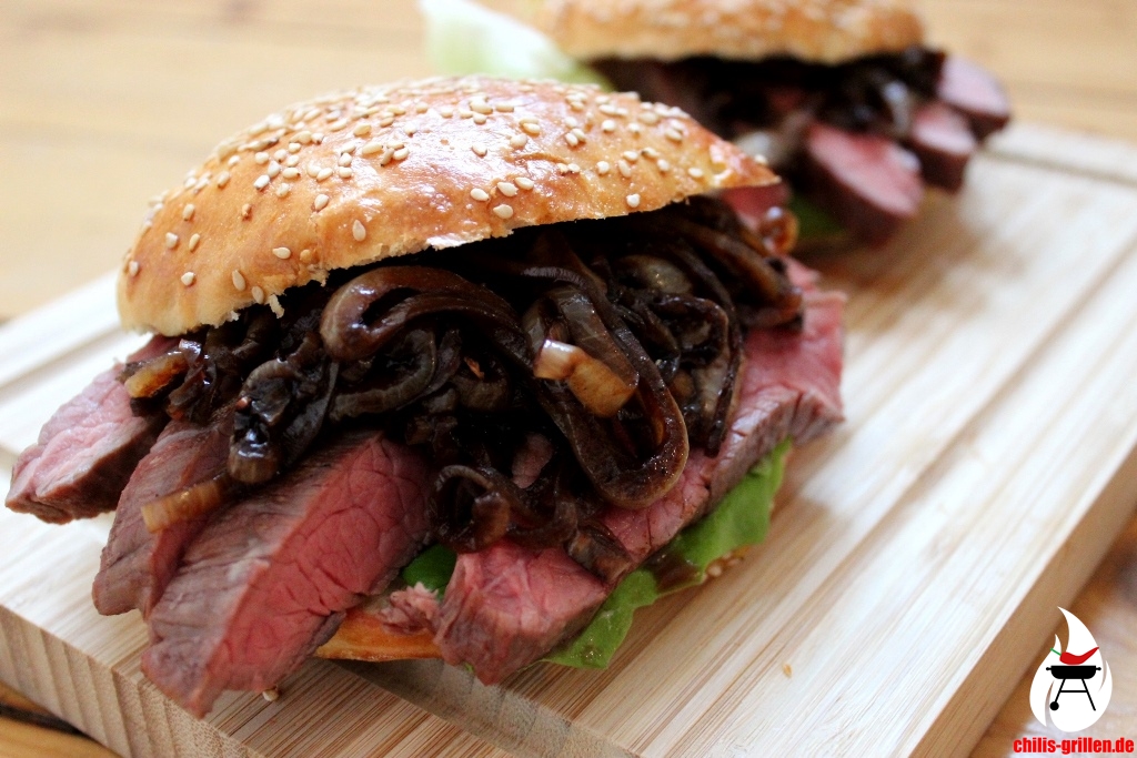 Flanksteak-Burger mit Balsamico-Zwiebeln