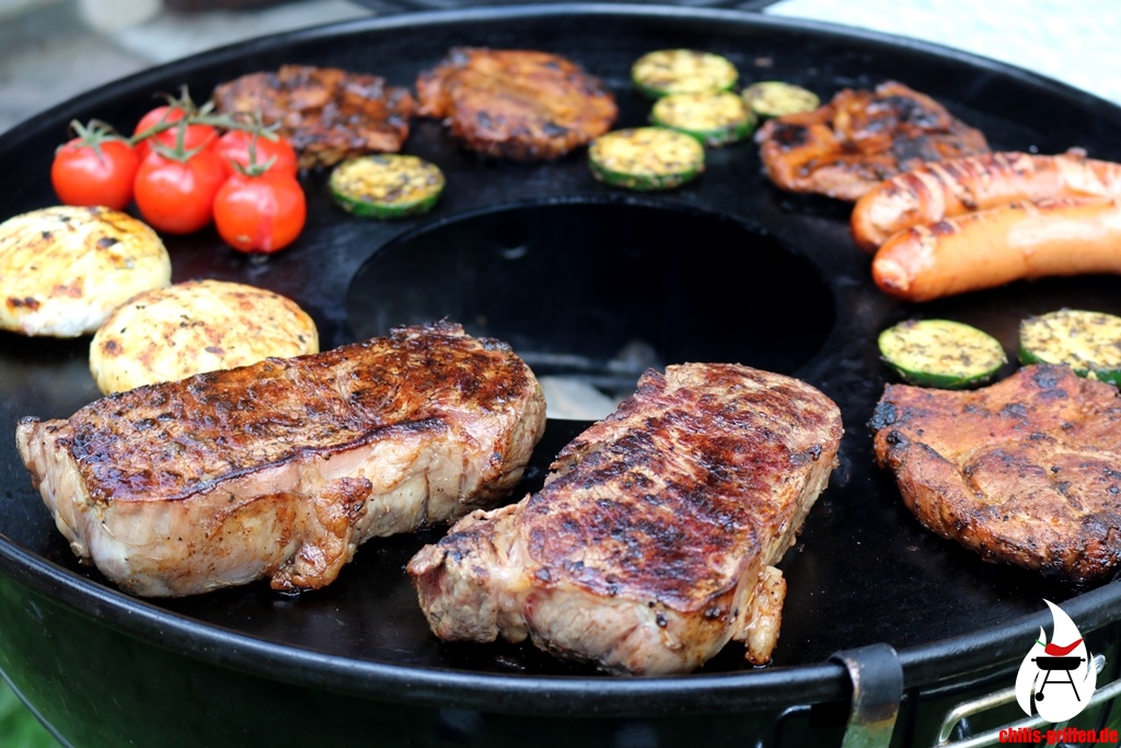 Feuerplatte von grillrost.com für den Kugelgrill