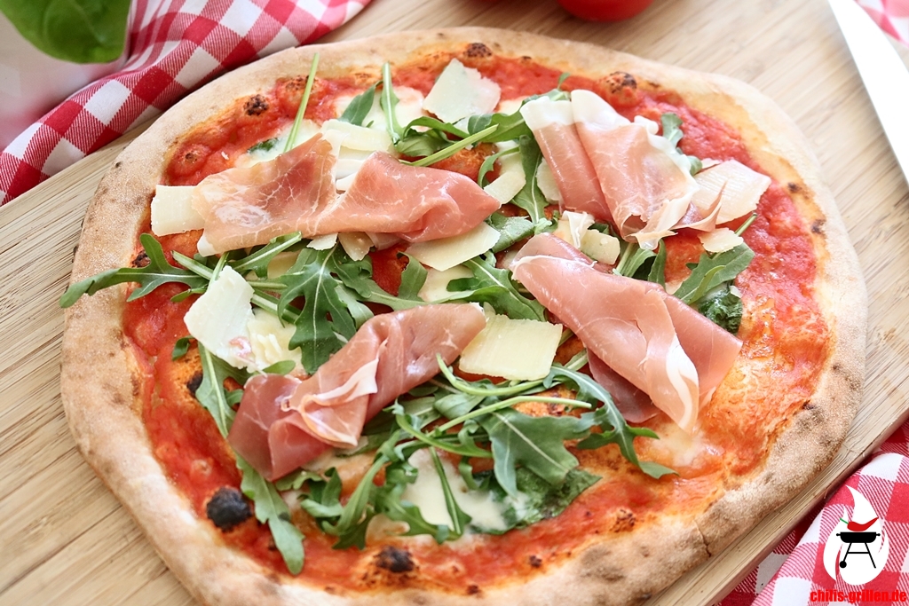 Learn about pizza and find out how pizza grew to become such a popular form...