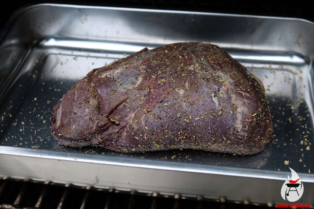 Rehkeule aus dem Smoker in Rotwein-Marinade