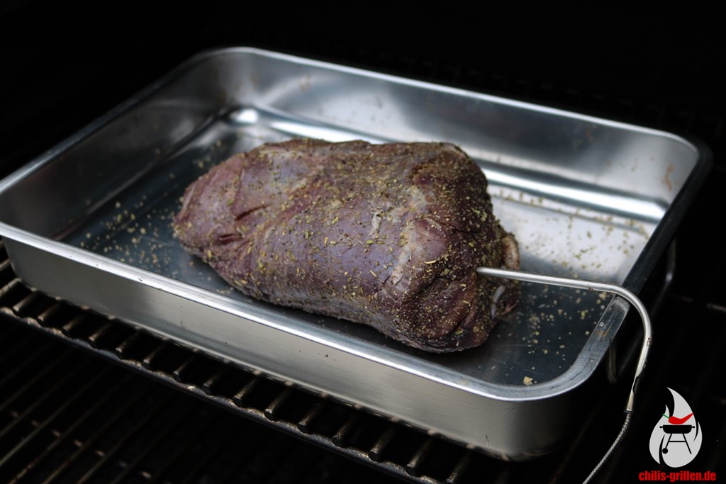 Rehkeule aus dem Smoker in Rotwein-Marinade